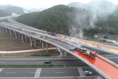 绵西高速公路浇筑式施工